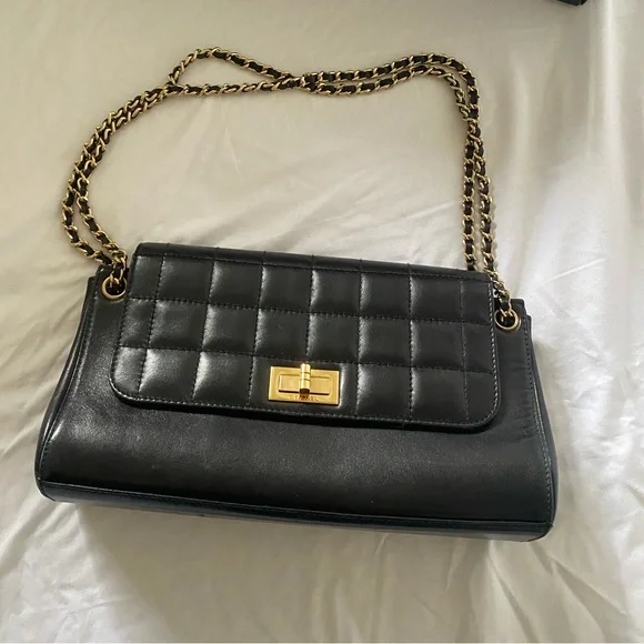 Authentic black leather quilted Chanel accordion quilted flap bag - Picture 2 of 16